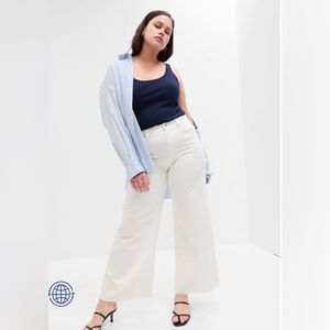 Banana Republic Women’s Wide-Leg Cropped Jeans with Distressed Bottoms